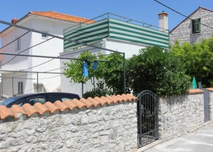 Studio Apartment Daire Supetar